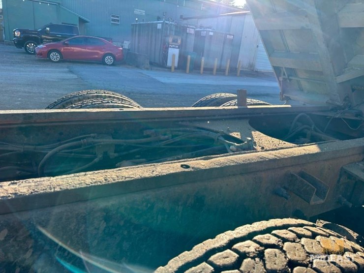 1999-mack-rd688-triaxle-dump-truck-image-27