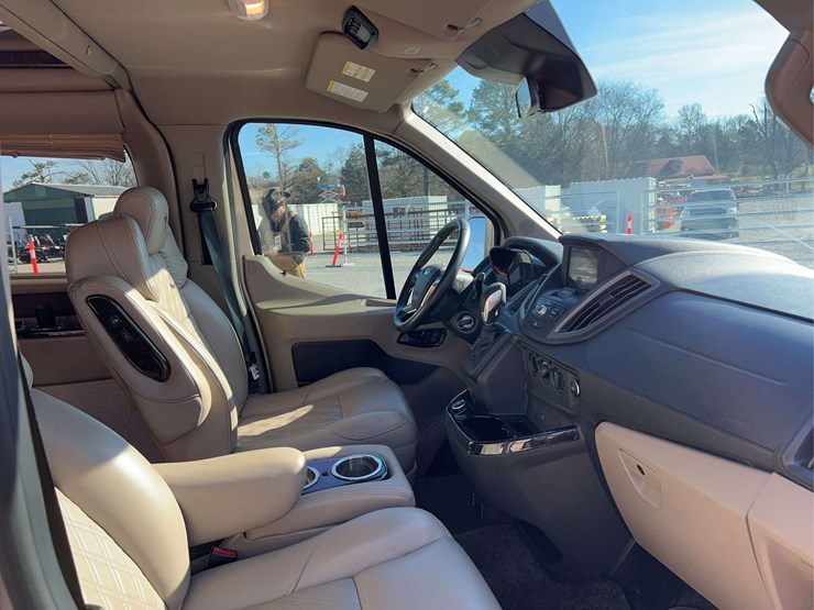 2019-ford-transit-image-16