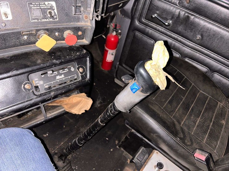 1995-mack-rd688s-image-31