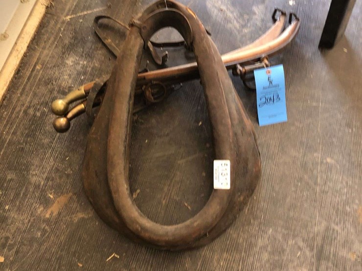 antique-horse-collar-w/-hames-image-1