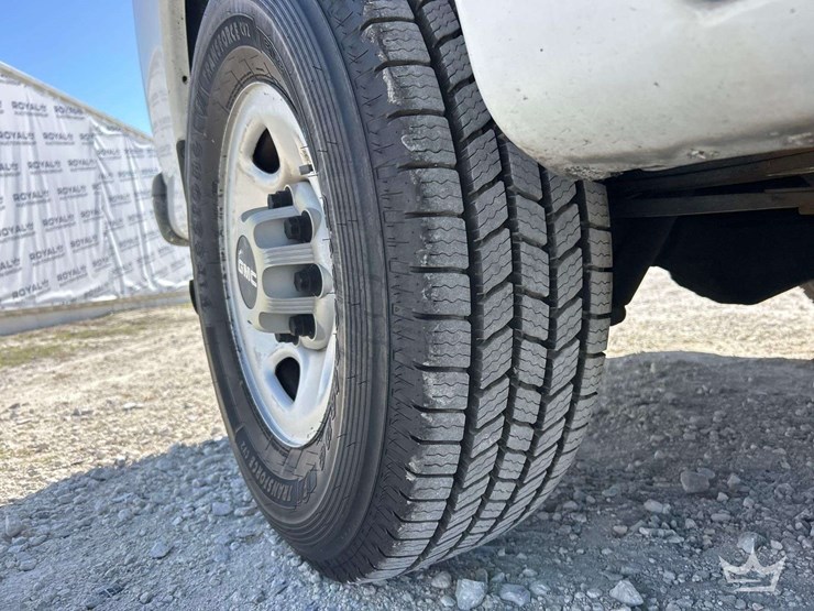 2008-gmc-2500-image-27