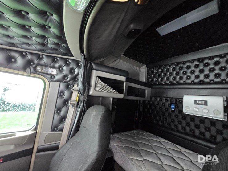 2019-kenworth-w900-image-24