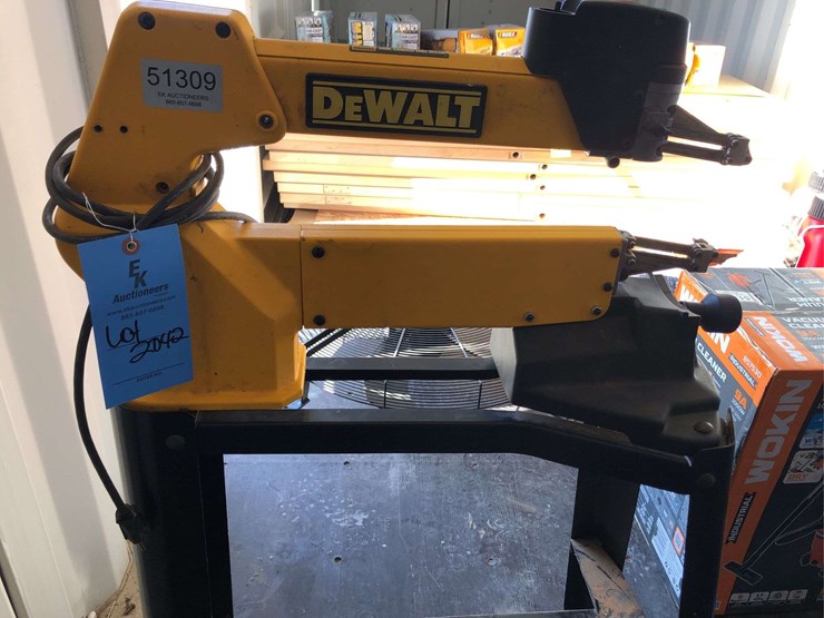 dewalt-scroll-saw-image-1