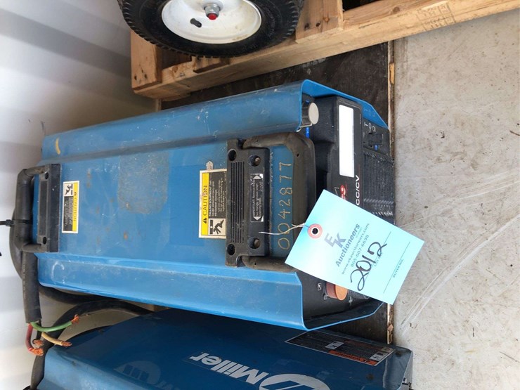 miller-xmt-350-cc/cv-single-r-3-phase-welder-image-1