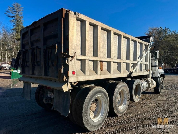 1999-mack-rd688-triaxle-dump-truck-image-8