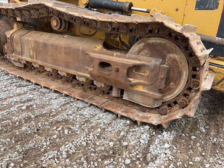 2015-caterpillar-d5k2-lgp-image-23