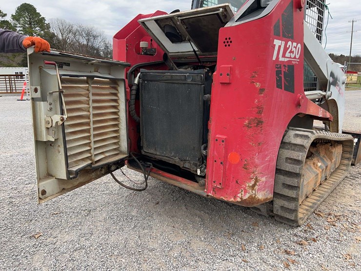 takeuchi-tl250-image-17