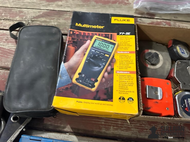 multi-meters-&-tape-measures-image-4