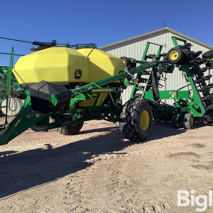 2017 John Deere 1890C-1910T Air Seeder & Commodity Cart