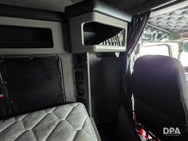 2019-kenworth-w900-image-22