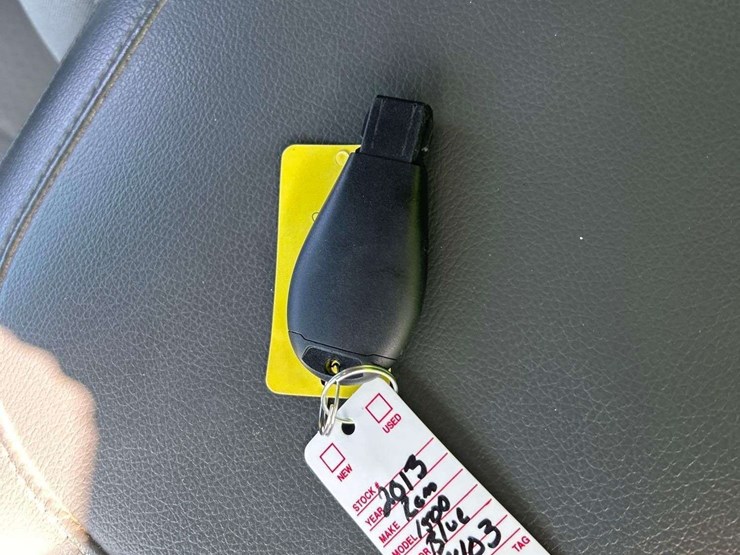 2013-ram-1500-crew-cab-pickup-truck-image-22