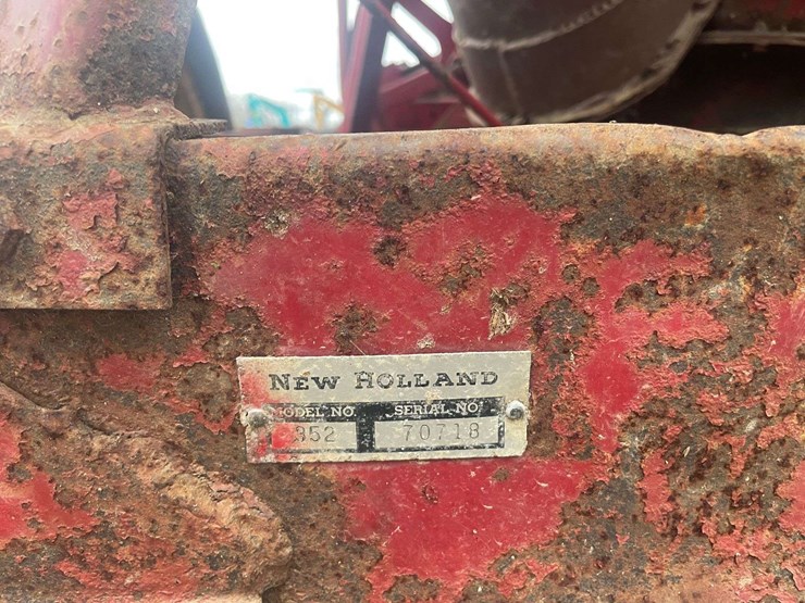 new-holland-352-image-5