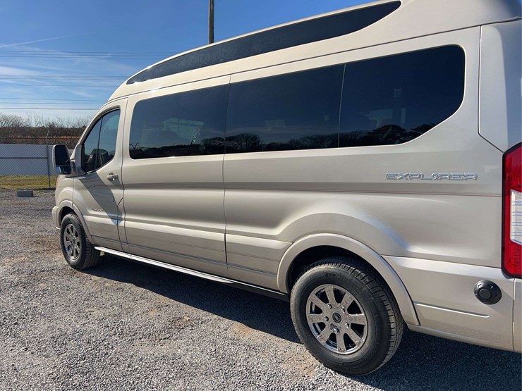 2019-ford-transit-image-28