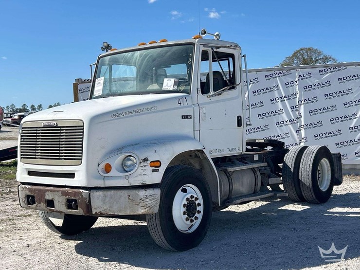 2000-freightliner-fl112-image-1