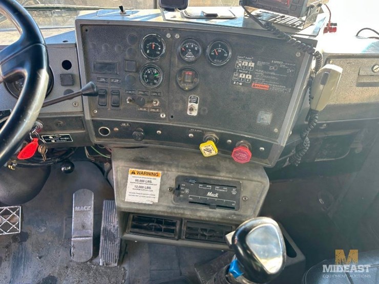 1999-mack-rd688-triaxle-dump-truck-image-41