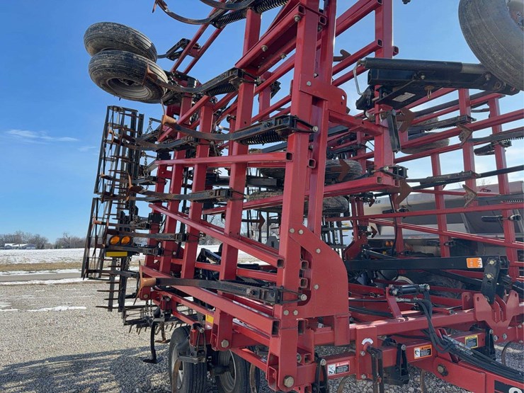 2014-45'-cih-field-cultivator-image-3