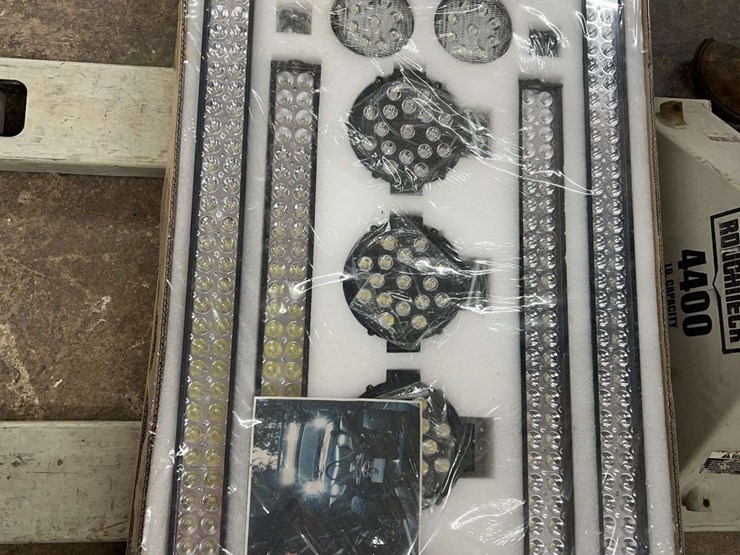 16pc-unused-led-worklights-image-1