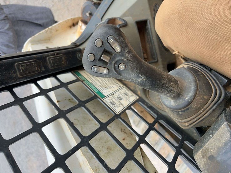 2019-bobcat-t770-image-35