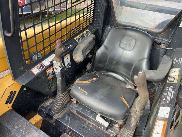 john-deere-317-image-32