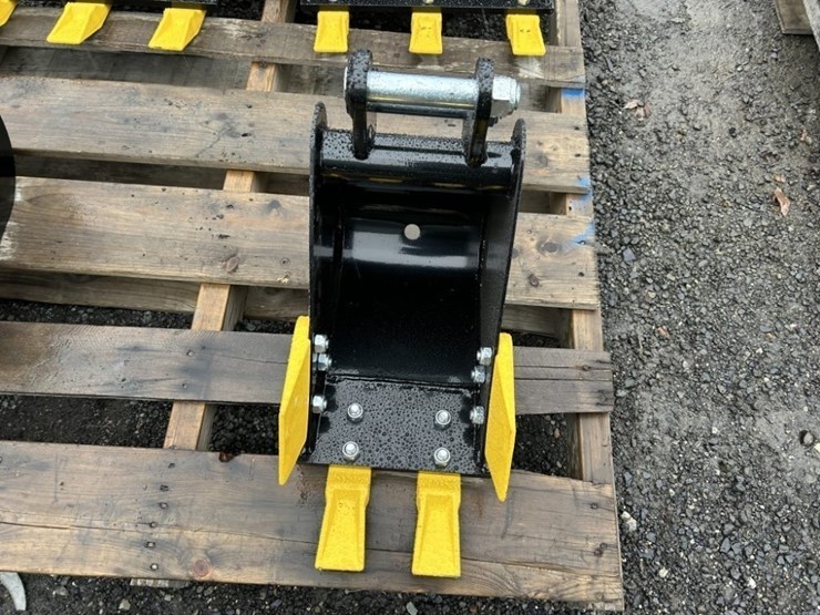 2025-ir-8"-dig-bucket-image-1