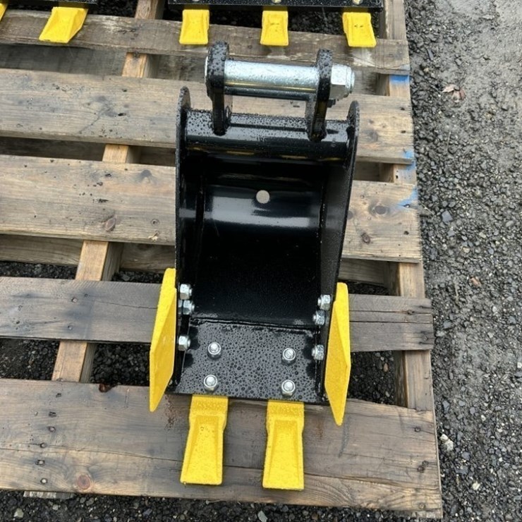 2025 IR 8" Dig Bucket