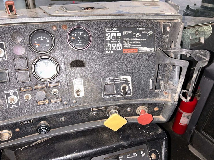 1995-mack-rd688s-image-30