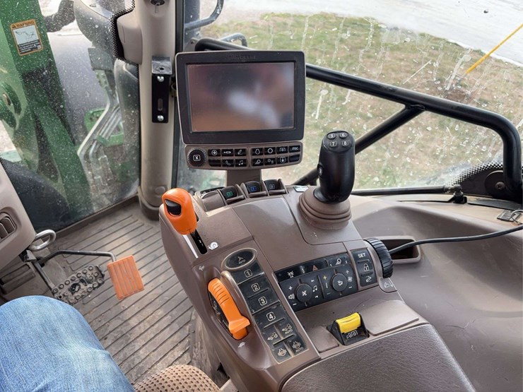 john-deere-6215r-image-12