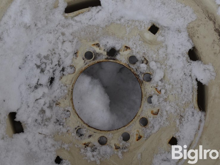 misc-tires-on-pallet-image-11