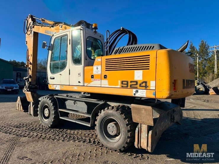 2012-liebherr-924c-wheeled-excavator-image-4