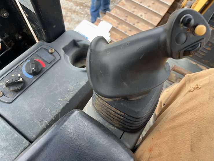 2015-caterpillar-d5k2-lgp-image-43