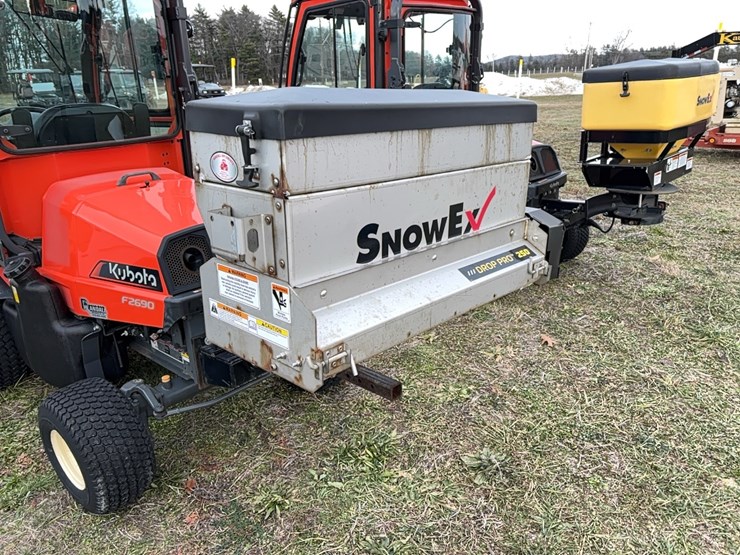 2022-kubota-f2690-snow-utility-tractor-sn:14315-image-5