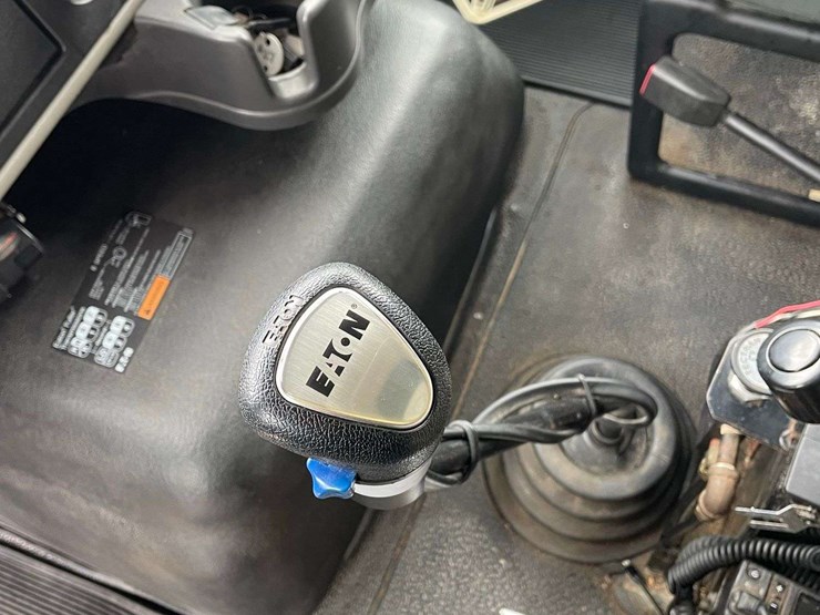 2009-international-7600-image-9