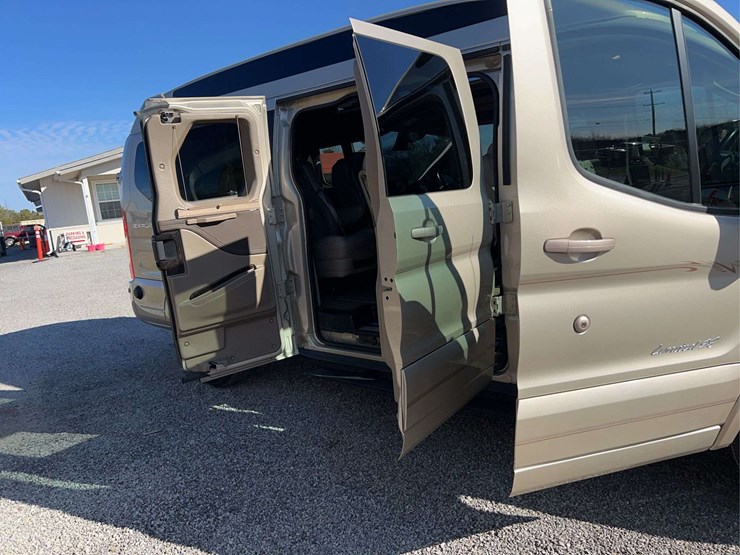 2019-ford-transit-image-15