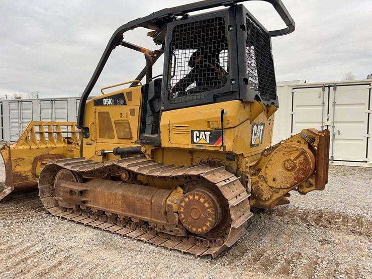 2015-caterpillar-d5k2-lgp-image-34