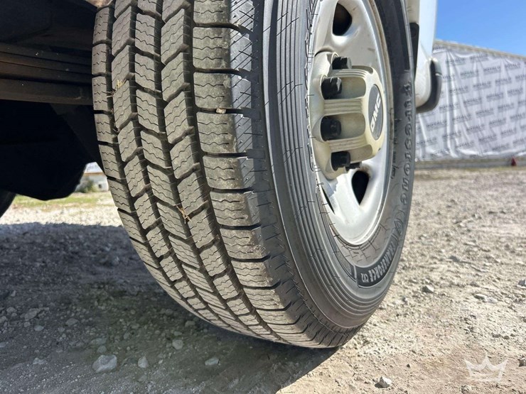 2008-gmc-2500-image-25