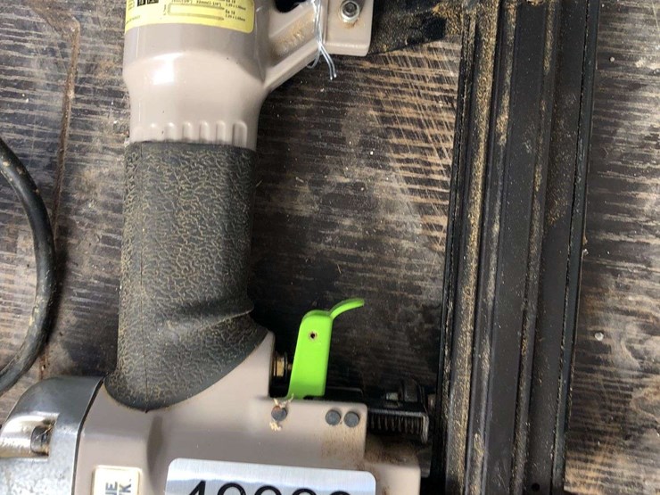 blue-hawk-staple-gun-image-1