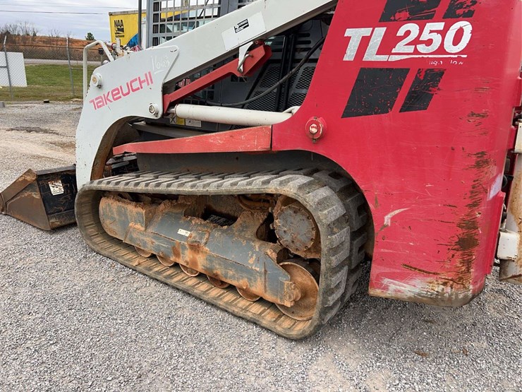 takeuchi-tl250-image-21