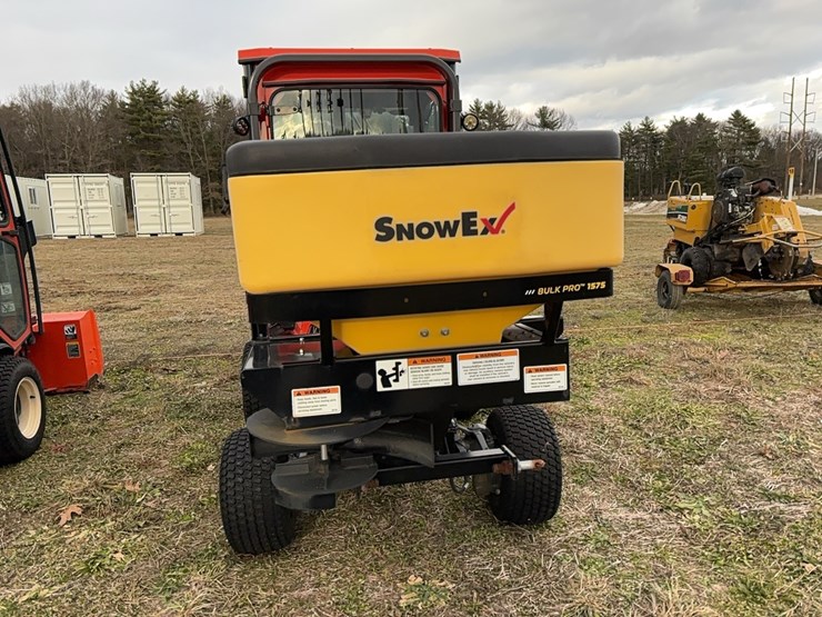 2022-kubota-f2690-snow-utility-tractor-sn:14383-image-5