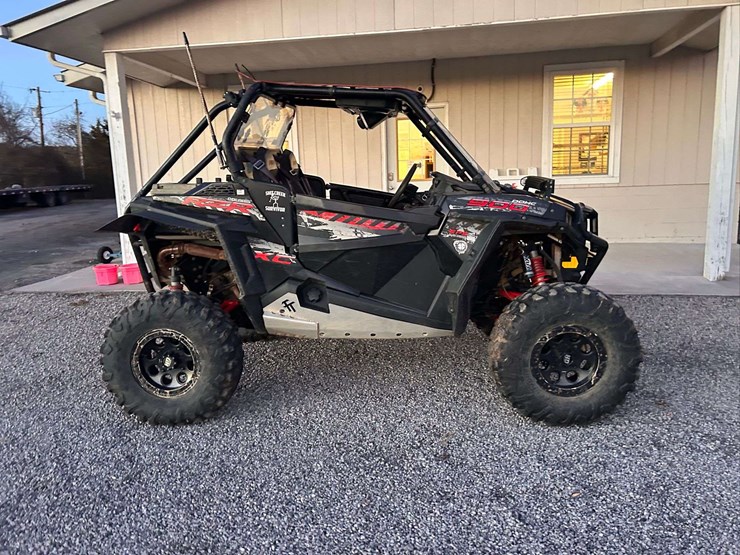 2015-polaris-rzr-900-image-1