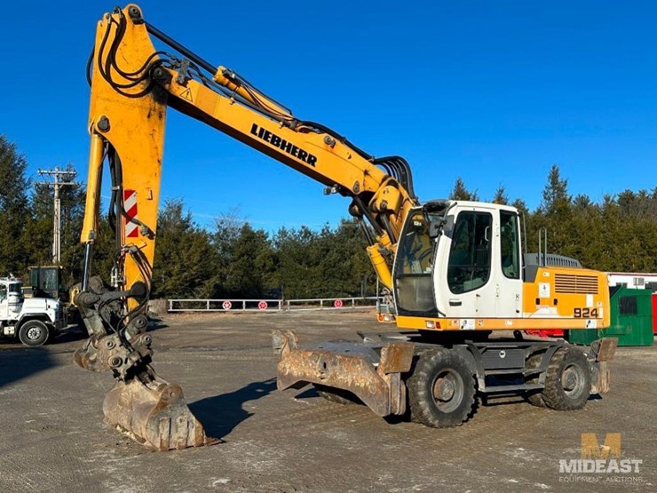 2012-liebherr-924c-wheeled-excavator-image-2