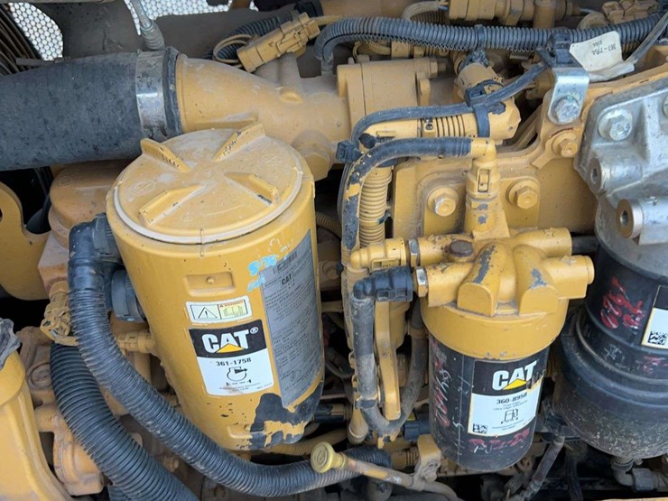 2015-caterpillar-d5k2-lgp-image-47