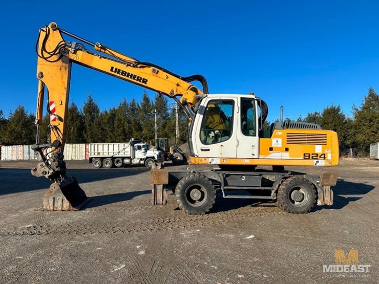 2012-liebherr-924c-wheeled-excavator-image-3