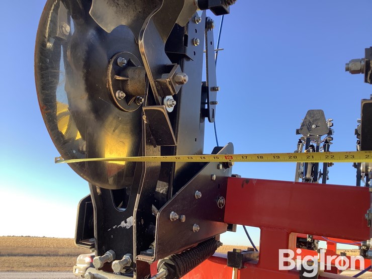 2012-krause-gladiator-16r30-strip-till-machine-image-18