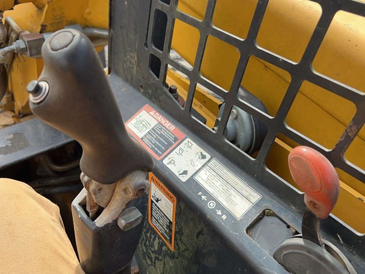 john-deere-317-image-35