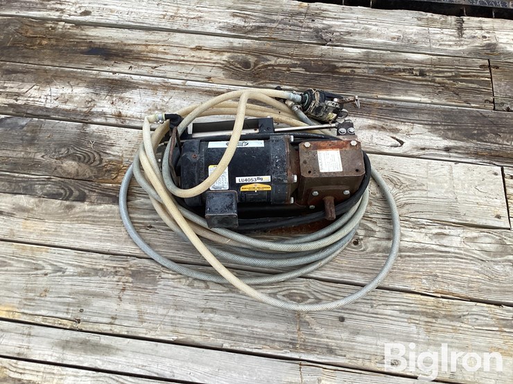johnson-blue-fertilizer-pump-image-2
