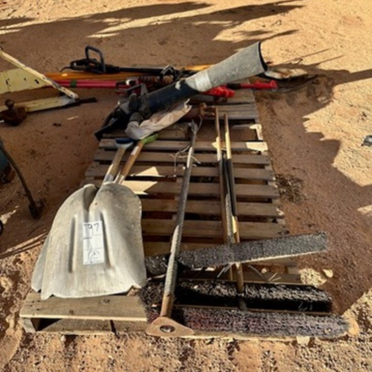 PALLET OF YARD TOOLS