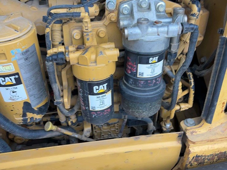 2015-caterpillar-d5k2-lgp-image-48