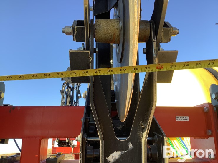 2012-krause-gladiator-16r30-strip-till-machine-image-17