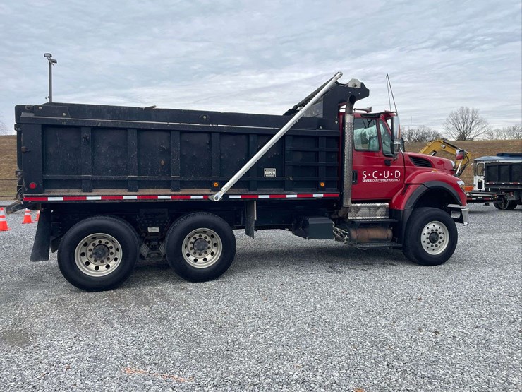 2009-international-7600-image-16