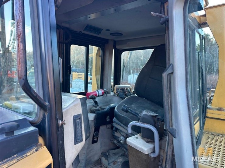 2004-caterpillar-d6r-xl-image-36